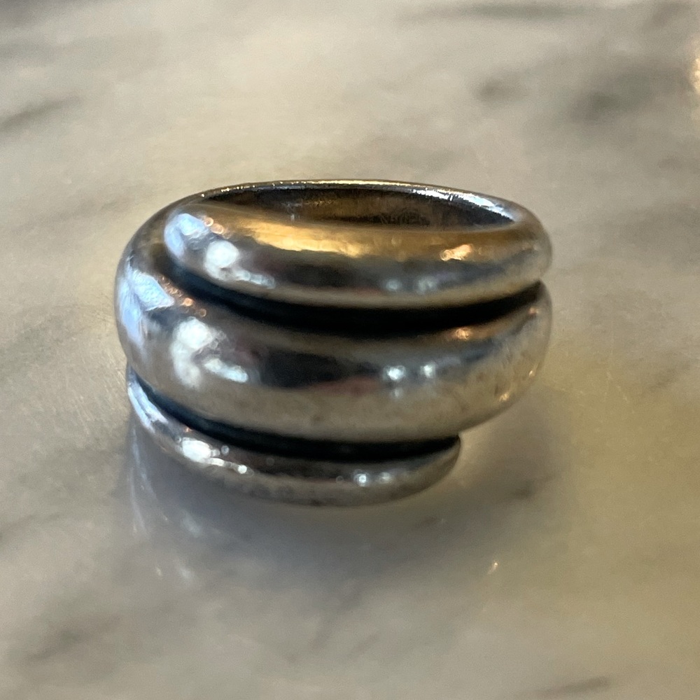 Retired James Avery Sterling Silver ring